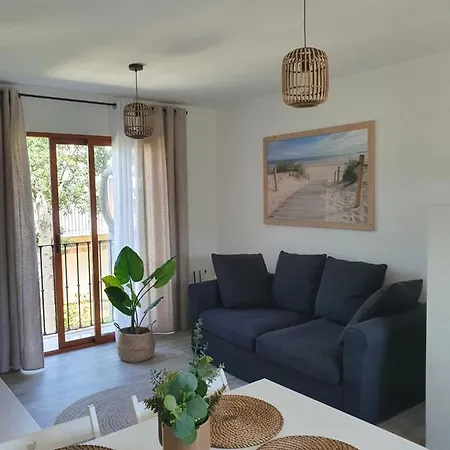 Lovely In Denia; El Patio דירה